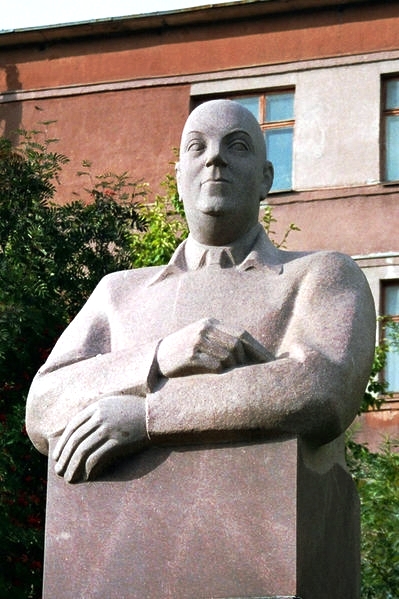 Statue of A E Fersman in Apatity